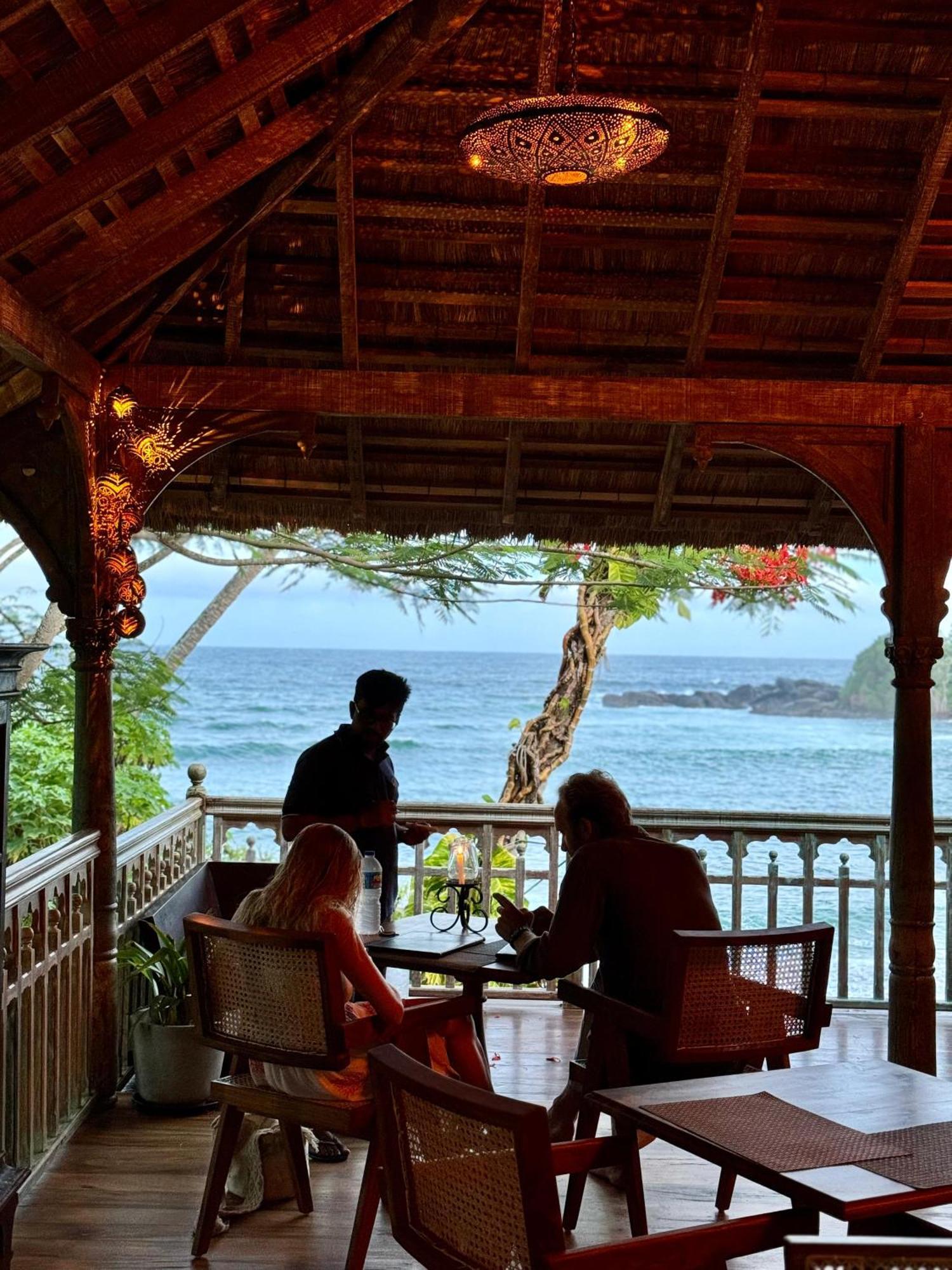 Aga Surf View Hotel Тангале Екстериор снимка