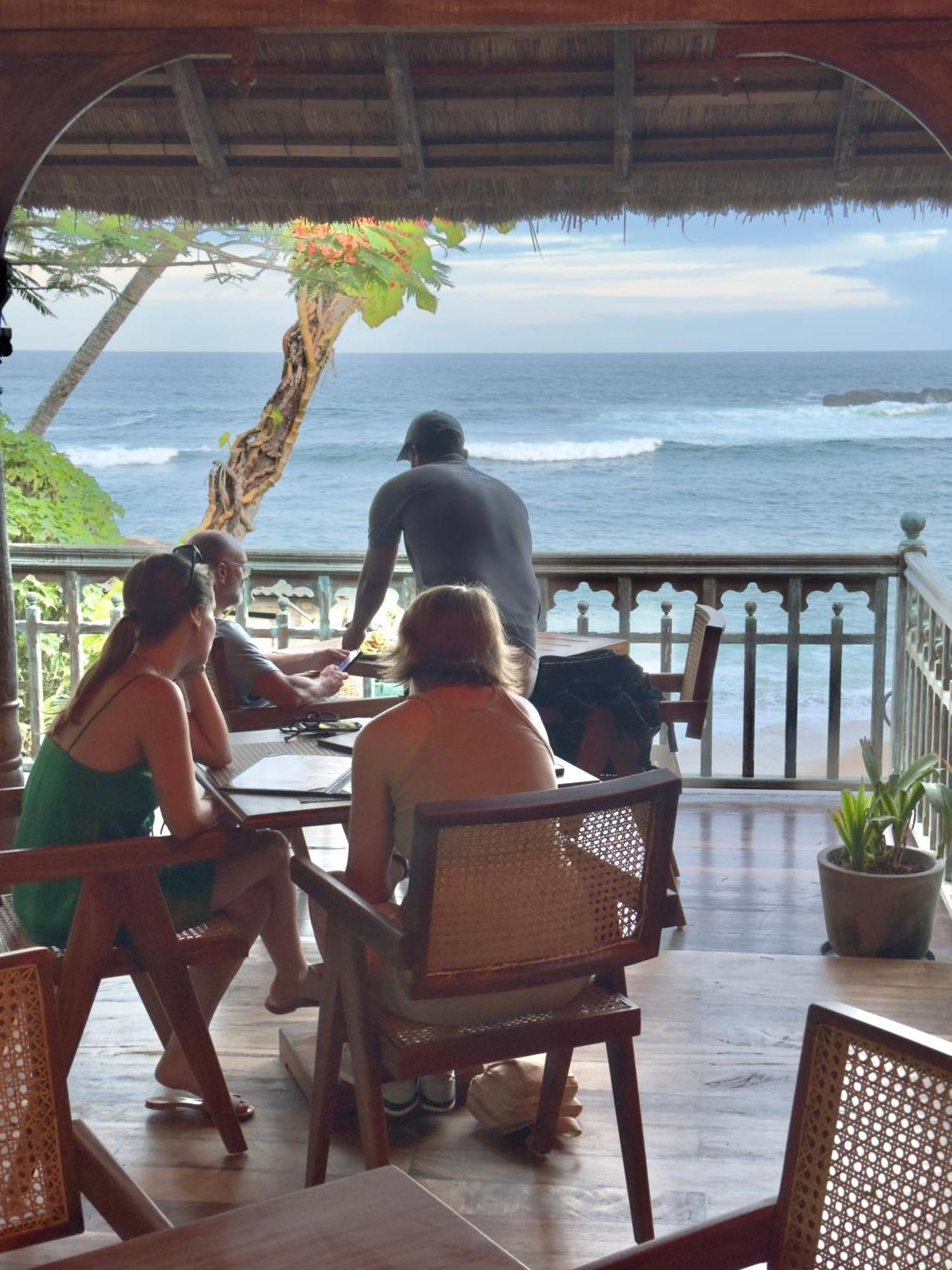 Aga Surf View Hotel Тангале Екстериор снимка